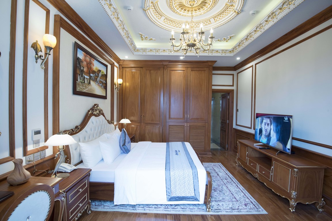 Phòng President Suite mang phong cách quý tộc hoàng gia.