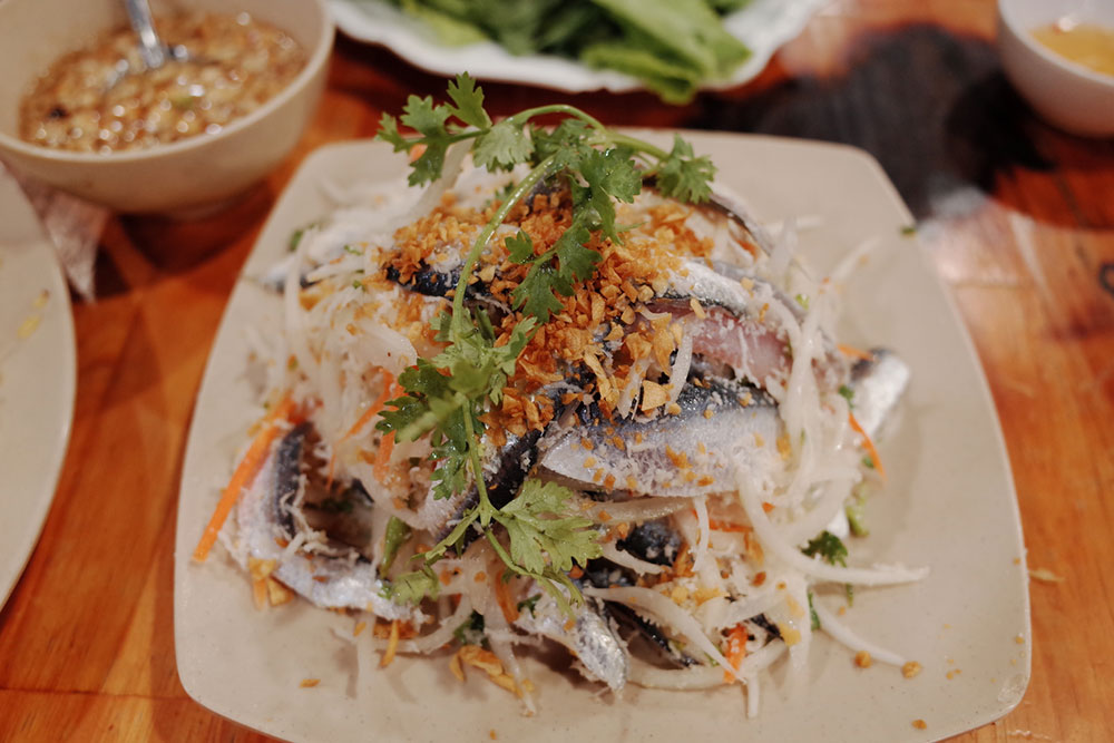 Gỏi cá trích - một đặc sản của Phú Quốc.