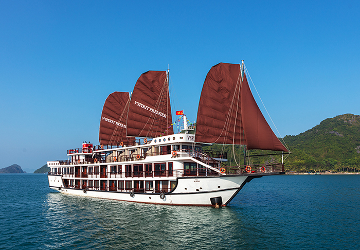 Du thuyền V'Spirit Premier sẽ mang đến cho du khách một trải nghiệm đầy ấn tượng và khó quên trên vùng biển đẹp nhất của Việt Nam.