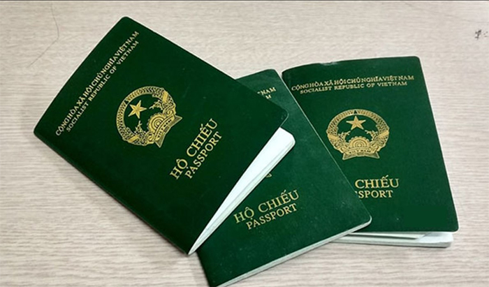 Phí cấp hộ chiếu đi Phượng Hoàng Cổ Trấn khoảng 200.000 đồng/bộ