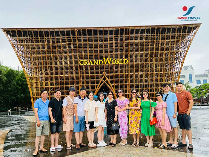 Du khách checkin tại Grand World Phú Quốc