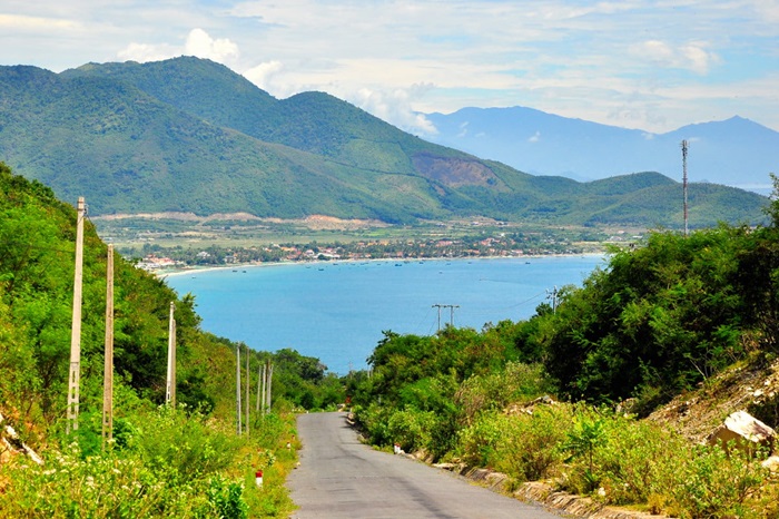 Một góc vịnh Ninh Vân - vịnh biển xinh đẹp nổi tiếng của Nha Trang
