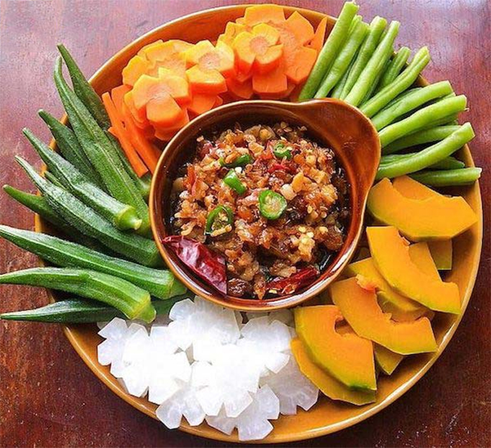 Tôm khô kho quẹt chấm rau củ ngon đúng điệu