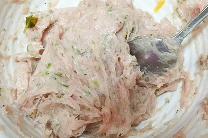 Chả cá thu được làm từ cá thu tươi chứa nhiều chất dinh dưỡng tốt cho sức khỏe