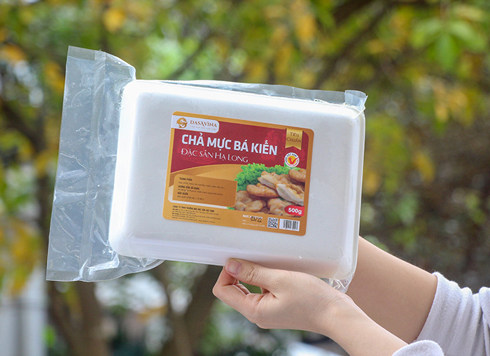 Bạn nên bọc kín chả mực trong hộp hoặc túi nilon sạch