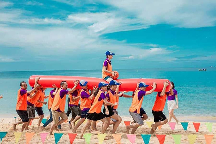 Tham khảo đánh giá từ khách hàng trước đó sẽ giúp bạn lựa chọn công ty du lịch uy tín và phù hợp với nhu cầu.